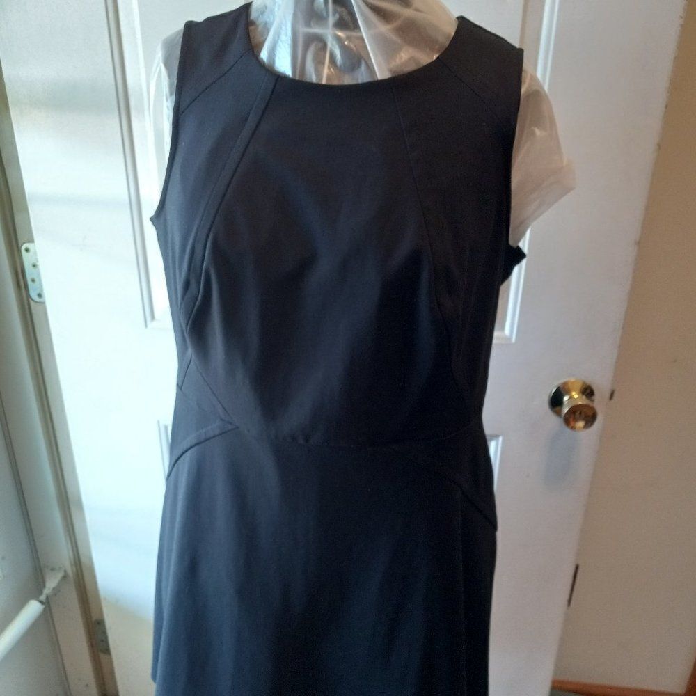 Jennifer Lopez Sleeveless black dress